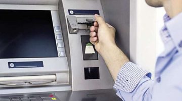 خراب بيوت مستعجل… احذر هذه الطريقة عند سحب المرتب من ماكينة الصرف الآلي الـ ATM