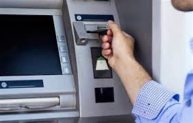 ولا عمرها خطرت على بالك ….طريقة سحب النقود من ماكينة الصرف الآلي ATM بدون وجود فيزا .. جرب بنفسك حالا