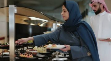 الكل اندهش من اللي حصل..!!سيدة سعودية كانت تقوم يومياً بطهي الطعام لزوجها ثم يذهب به للاستراحة وبعد شهور كانت المفاجأة!