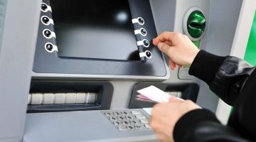 رسوم السحب والاستعلام الجديدة من ماكينات الـ ATM في 15 بنك