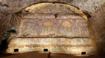 اكتشاف قاعة مليئة بالآثار عمرها 2300 عام في منزل بروما (فيديو+صور)