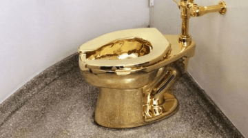 مصنوع من الذهب وقيمته خيالية.. سرقة “مرحاض” من قصر في إنجلترا