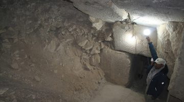 اكتشف علماء الآثار غرفا سرية داخل هرم ساحورا تعود لـ4400 عام