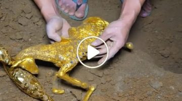 بالفيديو: جهاز كاشف معادن يقود صاحبه لاكتشاف تمثال لخيل ذهبي يزن 10 كيلو غرام