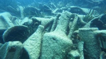 دولة عربية تعلن عن اكتشاف كنز أثري عملاق غارق في قاع البحر (صور)
